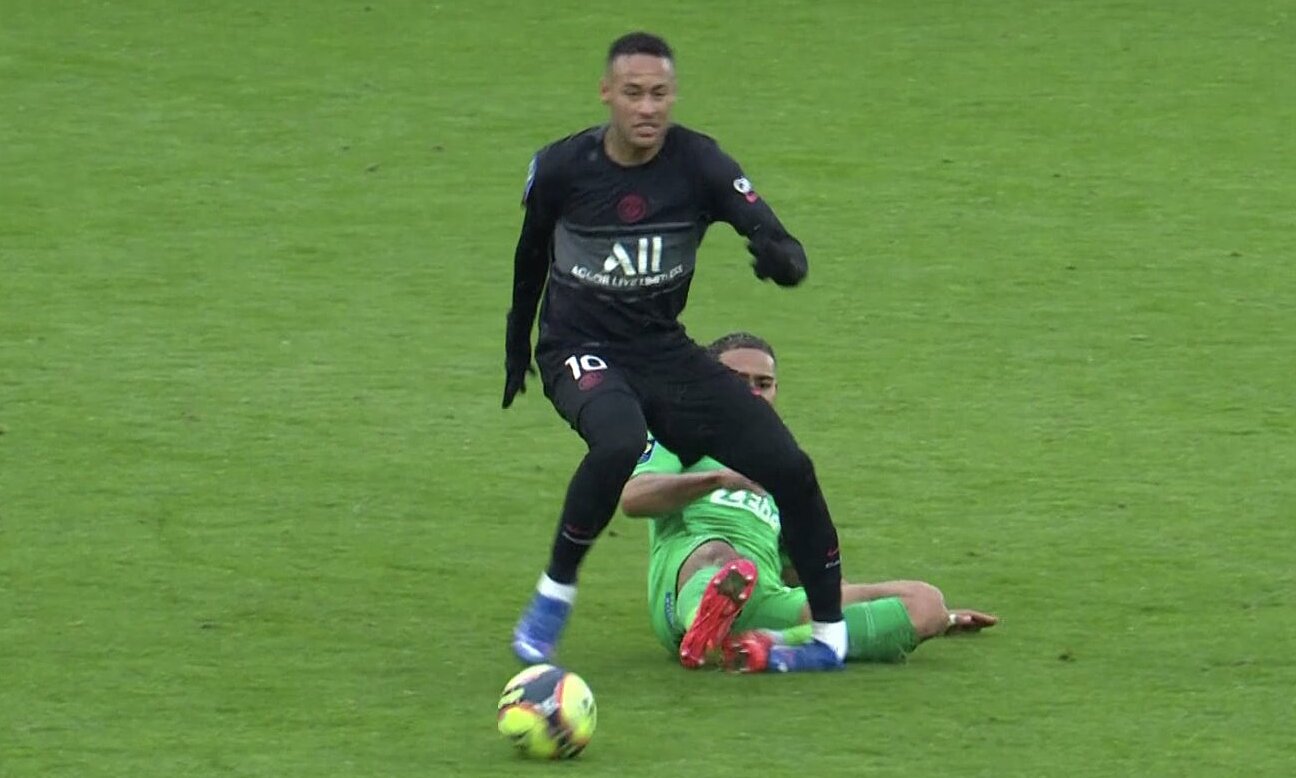 Bản tin bóng đá 29/11/2021: Neymar bị chấn thương mắt cá trong trận đấu với Paris Saint-Germain