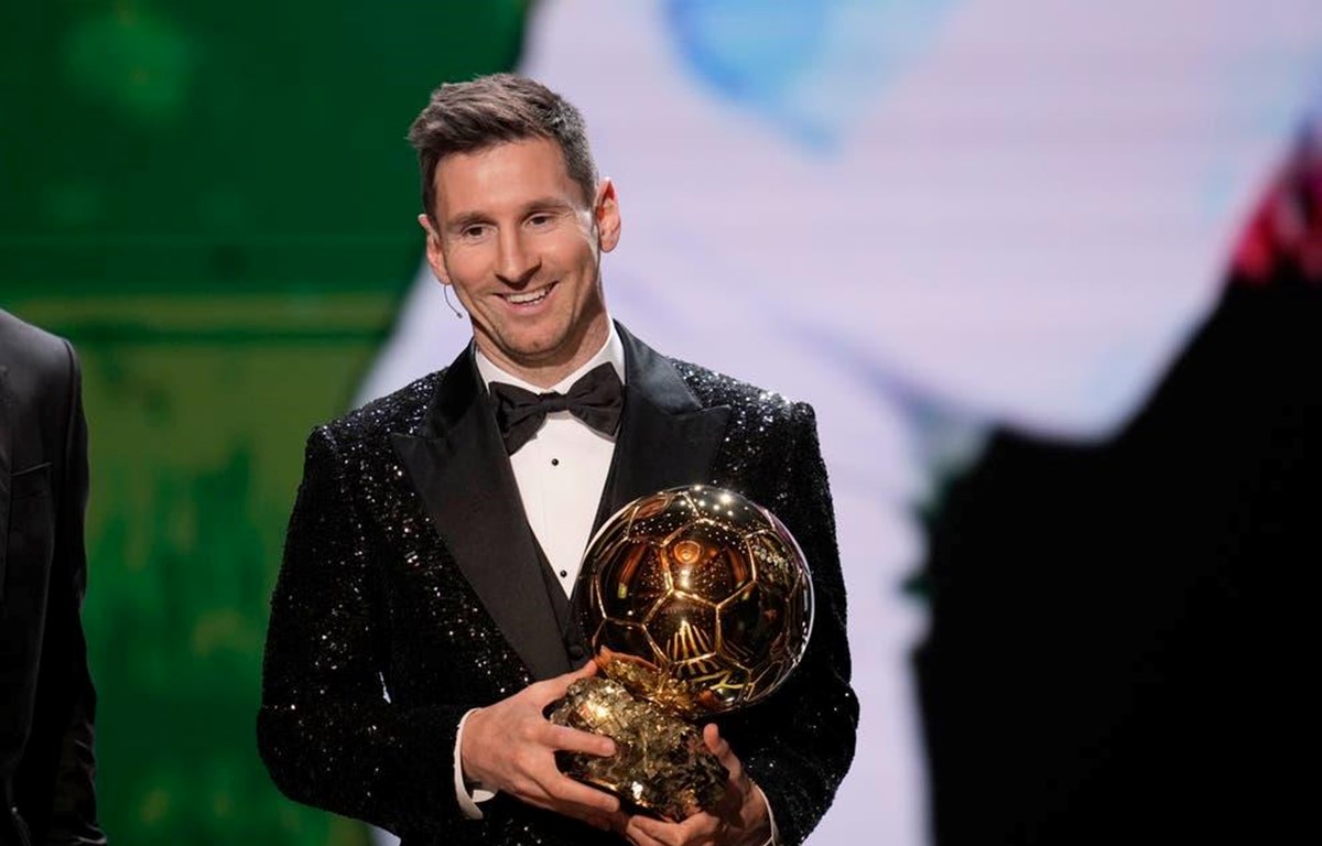 Bản tin bóng đá 30/11/2021: Lionel Messi vượt qua Robert Lewandowski để giành Quả bóng vàng thế giới 2021